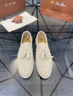 售 价 商品商标：Lp* 诺悠翩雅* 一脚蹬 正码码数 35-44 可订做45.46 情侣款 商品材料：鞋面进口磨砂皮，皮里一体内里，原版大底。 编 号：661