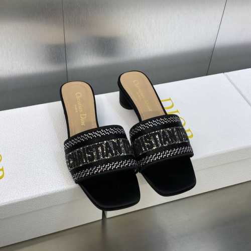 工厂p价p平底 粗跟 迪奥 Dior Dway 春夏新款一字拖拼色水钻女鞋 Cd字母Logo真丝立体刺绣平底凉鞋 方头粗跟果冻色露跟拖鞋 市面顶级版本 材质:鞋
