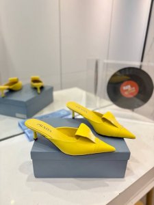 工厂价 Prada 普拉达 2024 专柜走秀款尖头凉鞋 对折舌 高跟 早春走秀款！ 鞋面：高定制开边珠面料 内里：进口水染羊皮 大底：原版意大利真皮大底 跟高