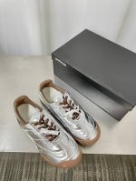 高品质出 专注于鞋履及配饰设计的时尚品牌untitlab，近年来在海内外的知名度和影响力持续攀升。SS25系列 THE BEST WITHIN 中，untitl