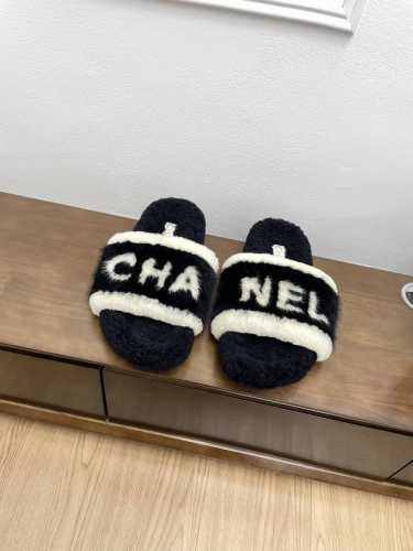 一字拖 交叉拖 CHANE* ｜小香经典四季双C毛毛拖鞋 “抢先穿”系列 行走的羊咩咩毛茸茸的实在是太可爱太舒服啦！简洁、精美风格的小香是很多女孩的心头好羊毛鞋