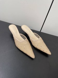 Khaite 24 ss 网纱钻面尖头小跟拖鞋时髦小猫跟 Gatsby复古浪漫舞会穆勒鞋施华洛世奇水晶 晚宴或者平时出行都是绝美的单品鞋面：网纱+钻面大底：真皮