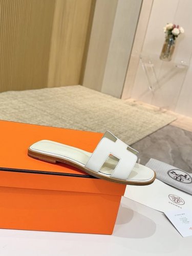 爱马仕Hermes，真皮大底 出厂价 顶级版本！原版开发 鞋面：牛皮 内里垫脚 羊皮 大底：意大利真皮大底 码数：34-43注 34 41 42 43 码定做