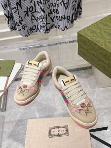 P厂 最新升级版 Gucc* Gg Screener系列运动小脏鞋。原版套楦工艺采用原版tpu大底。整鞋都采用原版油边工艺。女码35-41，原版绿盒新包装附赠一