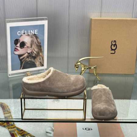 出厂 ， UGG~24vs秋冬爆款松糕厚底休闲毛鞋系列 圆头半拖毛鞋 一款不会撞衫的鞋子、简约的隔板设计上斑点的大底、鞋面真丝卷毛、秋冬季必备款、无论什么裤子裙 - 点击图像关闭