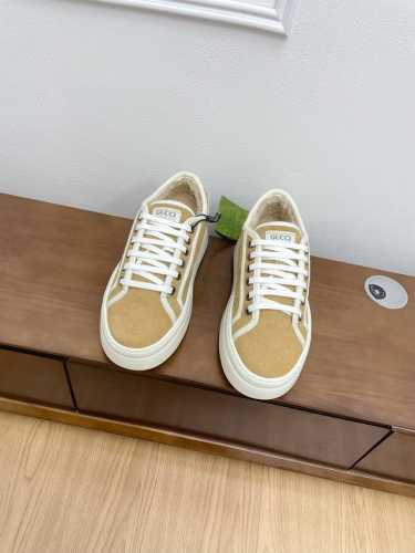 男10代购级Gucci tennis 1977 经典厚底羊毛鞋 最新秋冬季新品，情侣款 加厚纯羊毛，羊毛板鞋，高帮鞋~~~ 面料：经典双G压纹磨砂皮 内里：全羊