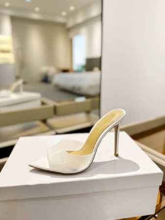 {半拖} 吉安维托 罗西 Gianvito Rossi Eiko Stiletto，轻松移动。这款 Gianvito Rossi 拖鞋采用配有精致的胶片，可抚摸 - 点击图像关闭