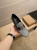 Lv 官方旗舰店男士四季豆豆套脚鞋，最新元素潮爆全球，官网火爆热卖，原版版本，专柜一比一，鞋面意大利进口原版头层牛皮 绝对高端 原版防滑大底，舒适羊皮内里垫脚，