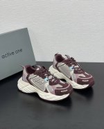 轻巧灵动 活力新星 张天爱代言霍根时尚运动品牌Active One老爹鞋闪亮登场！在时尚的长河中，总有一抹色彩，让人难以忘怀，这款老爹鞋便是你个性的宣言拼色鞋带