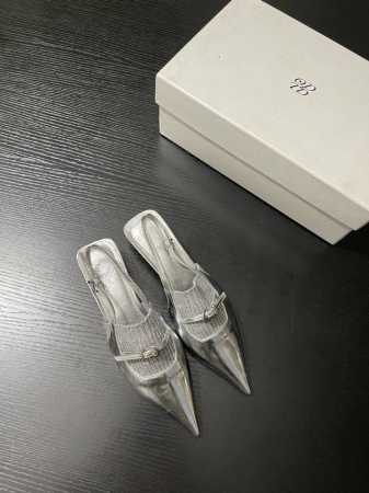 odtd后空凉鞋漆皮尖头尽显酷飒。黑白撞色拼接，搭配精致扣饰，复古学院风融合摩登气质，随意搭配都能让你在街头脱颖而出，成为时尚焦点 。鞋面牛漆皮 内里羊皮 复刻 - 点击图像关闭