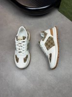 新款男鞋Gucci 最新鞋出货。原单品质 时尚潮流 采用特殊材料 内里羊皮 全新包装。脚感超舒适，做工简直无可挑剔 码数:38-45