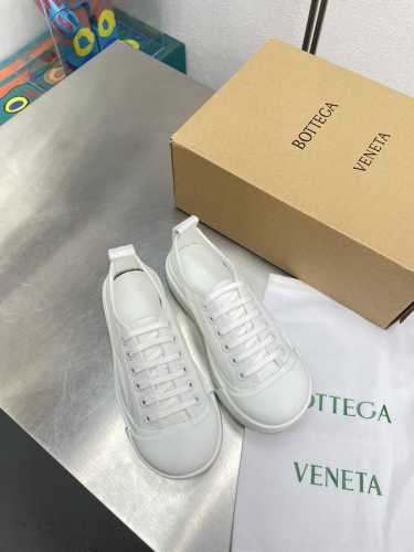 厚底 Bv Vulcan系列米奇头运动鞋 Tpu大底 高版本 白色 厚底设计 当下趋势 1Bv Vulcan新款火神运动鞋 2浮夸的鞋头和鞋面形成反差的美感 3