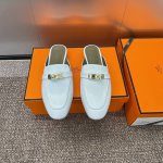 工厂价 爱马仕 Hermes 春夏经典款 Kelly扣 Oz拼色低跟女鞋 H家平底圆头穆勒凉拖鞋 材质：进口小牛皮+水染羊皮水里+意大利真皮大底 跟高：1.5C