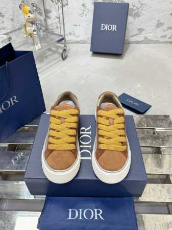 顶级版本P女 、男 Dior 迪奥B33系列 情侣款休闲板鞋 原版购入开发做货 采用迪奥灰牛皮革精心制作，侧面饰以同色调 CD Diamond 图案帆布镶片。 - 点击图像关闭