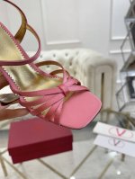 工厂P 华伦25Ss新品凉鞋水钻系列、高跟凉鞋，又一完美的设计，抛弃了一贯铆钉元素、化繁为简、更加精致耐看上脚尽显优雅气质♀♀♀♀♀ 鞋面：特殊材料 内里：羊皮