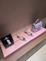 2025早春＆ 烫钻蕾丝花边高跟凉鞋绝美公主鞋，没有之一对这种bingbing的事物永远没有抵抗力跟姐妹各来一双，出门不要太抢眼哦，气质满满全新水晶钻扣，非常期