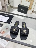 橙子出厂价p chanel 香奈儿春夏新款 经典书包扣翻盖平底拖鞋 金属扣菱格凉拖 码数 35-42