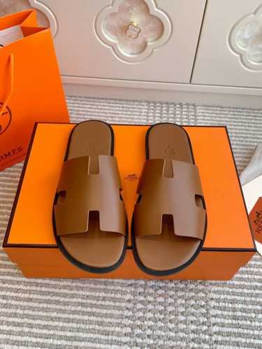 情侣 Hermes 爱马仕H家Izmir系列 经典H 情侣款凉拖鞋 顶级品质 鞋面：进口头层牛皮 手掌纹牛皮 牛皮内里 进口真皮大底 Size：35-45全套包