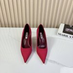 2054 新款新品 MIU MIU 全新超美装饰搭配,时尚淑女气质十足 双色拼接 又不乏美艳色彩,外侧附带弹力象巾 上脚非常方便意大利引进的原版楦头是最新楦、出