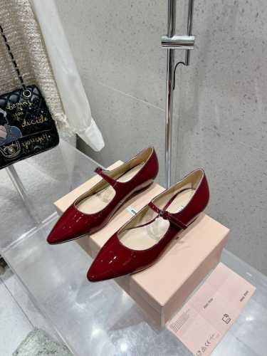 Miumiu 缪缪尖头方扣玛丽珍单鞋 这双不能错过年度最火单品 必入款 原版定制开边珠牛皮 原版定染漆皮 羊皮内里 原版真皮大底 码数 35-40 40定做不退