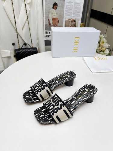 迪奥女士老花刺绣拖鞋 跟高 4.5cm 11色任选 码数35-42，出厂价 ，真皮底