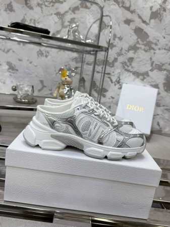 Dior Chrono 迪奥老爹鞋 高版本. 原版开发全新Tpu吸膜超轻极软组合大底. 运动风格 运动鞋..老爹鞋.. 上脚超美超赞..各路明星网红纷纷上脚.. - 点击图像关闭