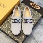 Tods 男士豆豆鞋 专柜同步新款 高端品质 磨砂皮杏色牛里.原版包装。浅灰色，尺码38-45。。。