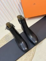 Herm*s 爱仕秋冬新款短靴 顶级品质 Hermes 经典款 Kelly扣短靴 上脚超级有气质 而且也是官网主推款 经典永不落时 鞋面全小牛皮 内里羊