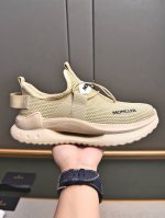 Moncler蒙口男士户外系带运动鞋 具有舒适防滑性能 专为户外跑步或都市漫步而设 兼备创新 功能性与图形细节于一体 从高山氛围汲取灵感 诠释潮流时尚 多种原版