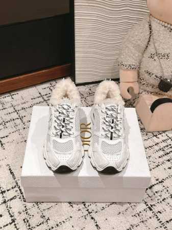 顶级品质 dior fw24 new arrival～ cd 2024 Chrono 毛毛运动鞋 看着一般，上脚贼好看绝绝子单品！ 每一个细节都是时髦焦点啊！关 - 点击图像关闭
