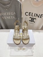 高版本出厂 Dior*迪奥D家2025Ss春夏新款仙女风高跟凉鞋 1:1原版复刻 市面上最高版本 各路时尚博主刷爆小红书！超时髦又充满高级感的单品！轻松打造造高