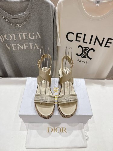 高版本出厂 Dior*迪奥D家2025Ss春夏新款仙女风高跟凉鞋 1:1原版复刻 市面上最高版本 各路时尚博主刷爆小红书！超时髦又充满高级感的单品！轻松打造造高