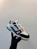 LV Trainer Sneaker 一如继往的给足安全感，实物比图片更好看更精致！梦中情鞋击败～99% 多巴胺百搭，糖果色系真的好甜 元气度满满的 奢华品质，