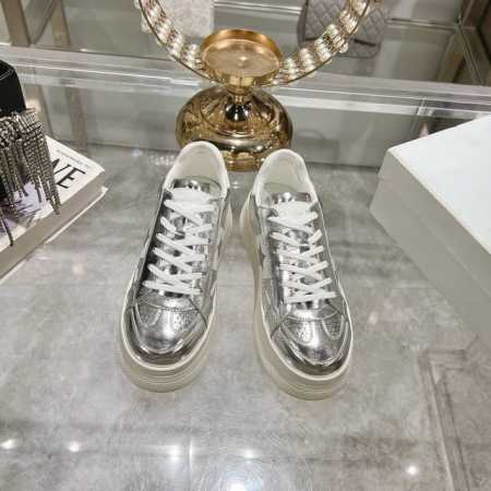 出厂 24新款Dior迪奥新款松糕鞋厚底休闲鞋 这款Dior Star运动鞋延续经久不衰的轮廓，采用牛皮革精心制作，所以上脚会特别的舒服哦 饰以同色调绒面革镶片 - 点击图像关闭