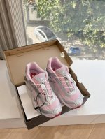 出厂 顶级版本 萨落蒙代购级别Mm6针织Salomon 联名款半拖鬼才设计师品牌，一个轻奢品牌上脚很百搭哦，也很随脚舒适，这一款德国训练鞋延续了经典的T形真皮拼