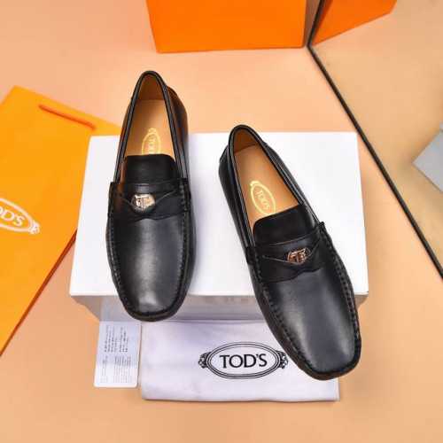 羊里 TOD'S 托德斯 ，高端豆豆鞋托德斯在众多品牌中始终是品牌中的效效者，托德斯亮丽一夏 鞋面进口头层意大利高端定制牛皮意大利羊皮内里 越南进口橡胶大底，托