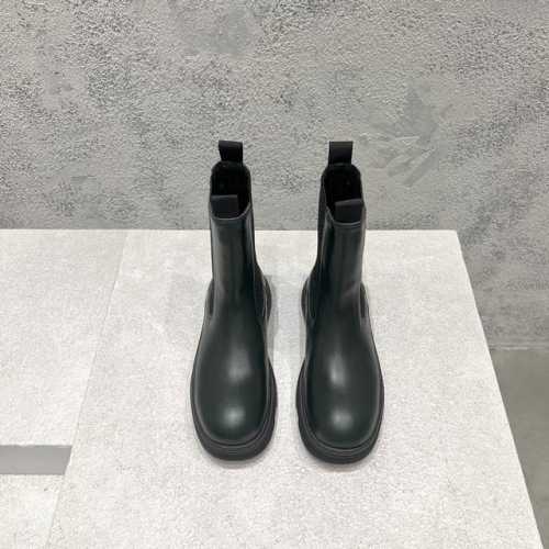 BURBERRY 巴宝莉53秋冬新款厚底切尔西短靴原bv设计师转牌之作、设计依然时髦高街的氛围感、百搭且不失高级感采用马术风格设计，正式与休闲场合皆宜 搭配皮革