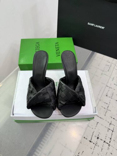 Bottega Venetabv Blink系列纽结编织饰带高跟凉拖鞋 Ins 小红书巨多网红明星上身 真的太美了高级穿着又仙女 简约时髦又有设计感而且非常非常