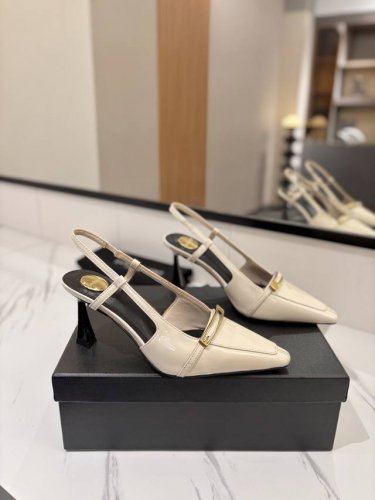 出厂价pp： Saint Laurent圣罗兰 Ysl25 新款高跟凉鞋 无论是派对还是通勤♀，一双合适的鞋子总能让你光彩照人。今天就向大家安利这款绝美高跟凉鞋