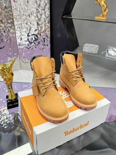 工厂价： 添柏岚 天伯伦 又名 踢不烂 大黄靴 高帮 Timberland 天伯伦 经典款大黄靴 顶级工艺全新升级 堪称正品复印机 进口皮料 注塑大底 。 最新