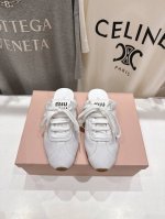 顶级出厂 皮面 Miumiu 缪缪2025Ss早春新品轻便半拖球鞋德训鞋休闲鞋，缪缪大秀上爆出的这双球鞋 后全球各大代购官网火爆上市. 简单很随意不羁又能体现单