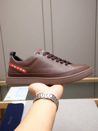 品牌：Prada 普拉达 标准码：男码38–44 45可定制 材料：原版牛皮，透气羊里 特供大底 款式类别：男士时尚休闲板鞋 低调奢华！ 颜色：实物图片色