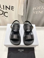 高版本出厂 赛琳2024Ss夏季最新复古时髦罗马凉鞋 New Celine*思琳 凉鞋 各大网红同款的凯旋门凉鞋经典又百搭 种草推荐夏天搭配袜子 简直绝绝子了复