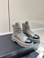 ss顶级版本C家小香荔枝纹机车靴 香奶奶新品机车靴 进口荔枝纹小牛皮 肉眼可见的天然动物皮革的质感 鞋头撞色设计、3D刺绣双C logo立体饱满，搭配Chane