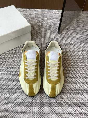 Maison Margiela 25Ss春夏新款 Mm6马吉拉 Sprinters运动鞋 新款Sprinters运动鞋轮廓采用做旧感尼龙与复古处理麂皮制成 灵感 - 点击图像关闭