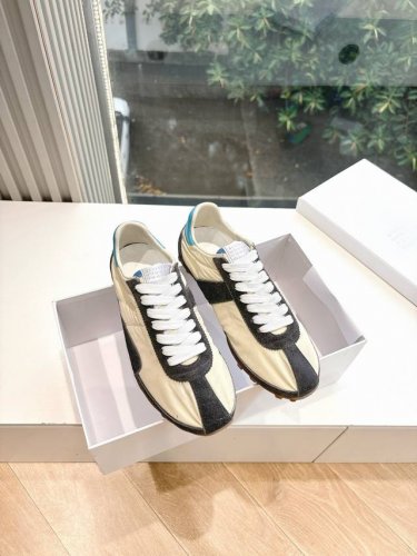 出厂 顶级版本 Maisonmargiela Mm6德训休闲鞋鬼才设计师品牌，一个轻奢品牌上脚很百搭哦，也很随脚舒适，这一款德国训练鞋延续了经典的T形真皮拼接设