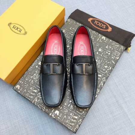Tods 男士豆豆鞋 专柜同步新款 高端品质 牛皮红色牛里.原版包装。黑色，尺码38-45。 - 点击图像关闭
