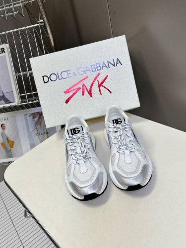 Dolce&Gabbana杜嘉班纳最新厚底情侣款 休闲运动鞋 原版购入 开发 做货 Dg系列以品牌 Dna 摩登视角灵感源泉 新一代年轻人为设计出发点 全新 S