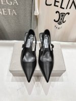 高版本出厂 JIMMY CHOO*｜JC 吉米周2025ss新款简约尖头小猫跟高跟鞋单鞋 原版套楦，完美的线条，简约大气上脚显气质粗跟舒适百搭，还能拉长双腿显高