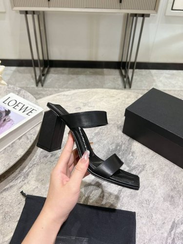 Alexanderwang大王24秋冬最新款切跟高跟凉拖鞋 个性御姐风 超有质感 爱了爱了 鞋面:牛皮 牛仔布 羊皮里 牛仔布里 独家开模鞋跟 跟高8.5Cm
